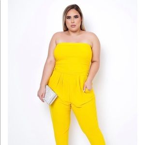 Women’s clothing sizes range from S,M,L,Xl,XXL, and XXXL. Inbox for your size